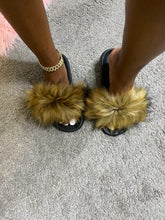 Load image into Gallery viewer, Brown Sugar Fur Slides
